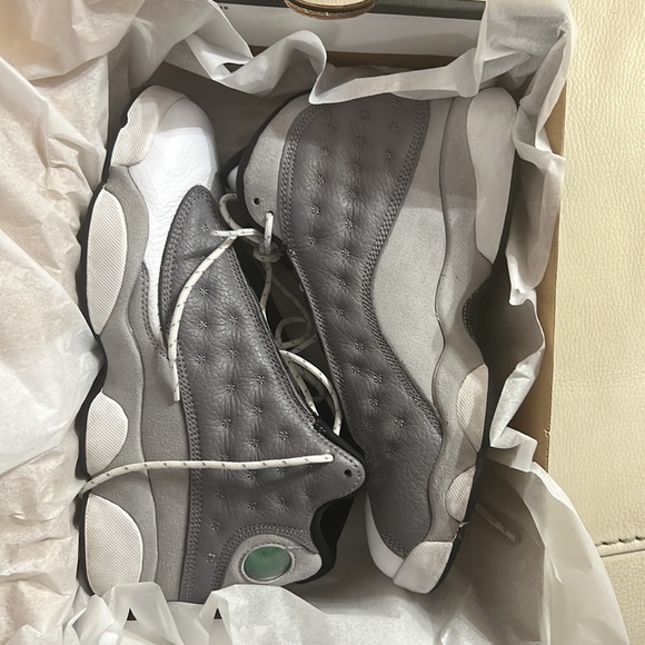 Nicely kept Air Jordan 13 Retro Sneakers M7/W9. Ready for school. - Picture 10 of 11